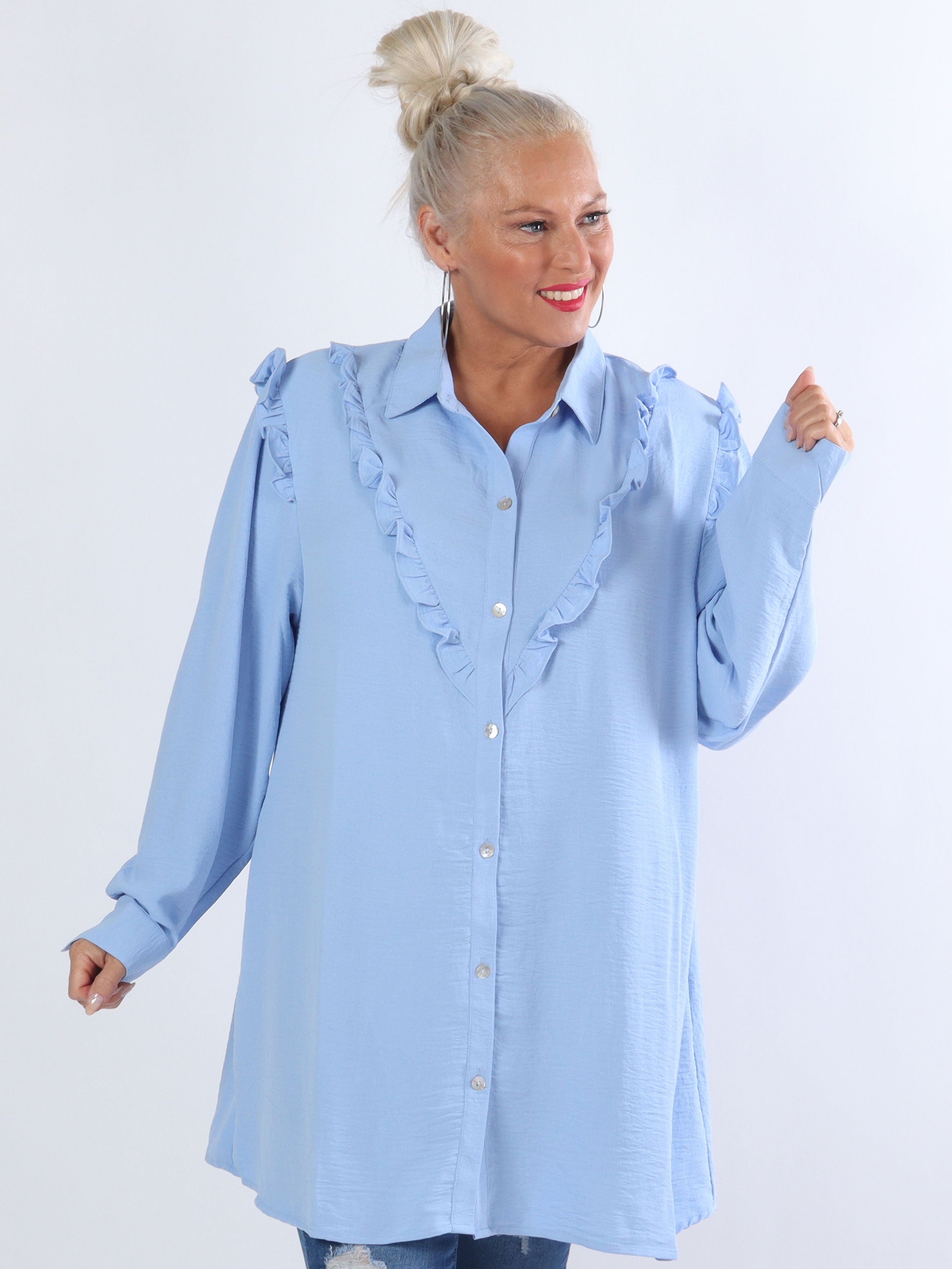 Ada - Fin plus size skjorte med flæser